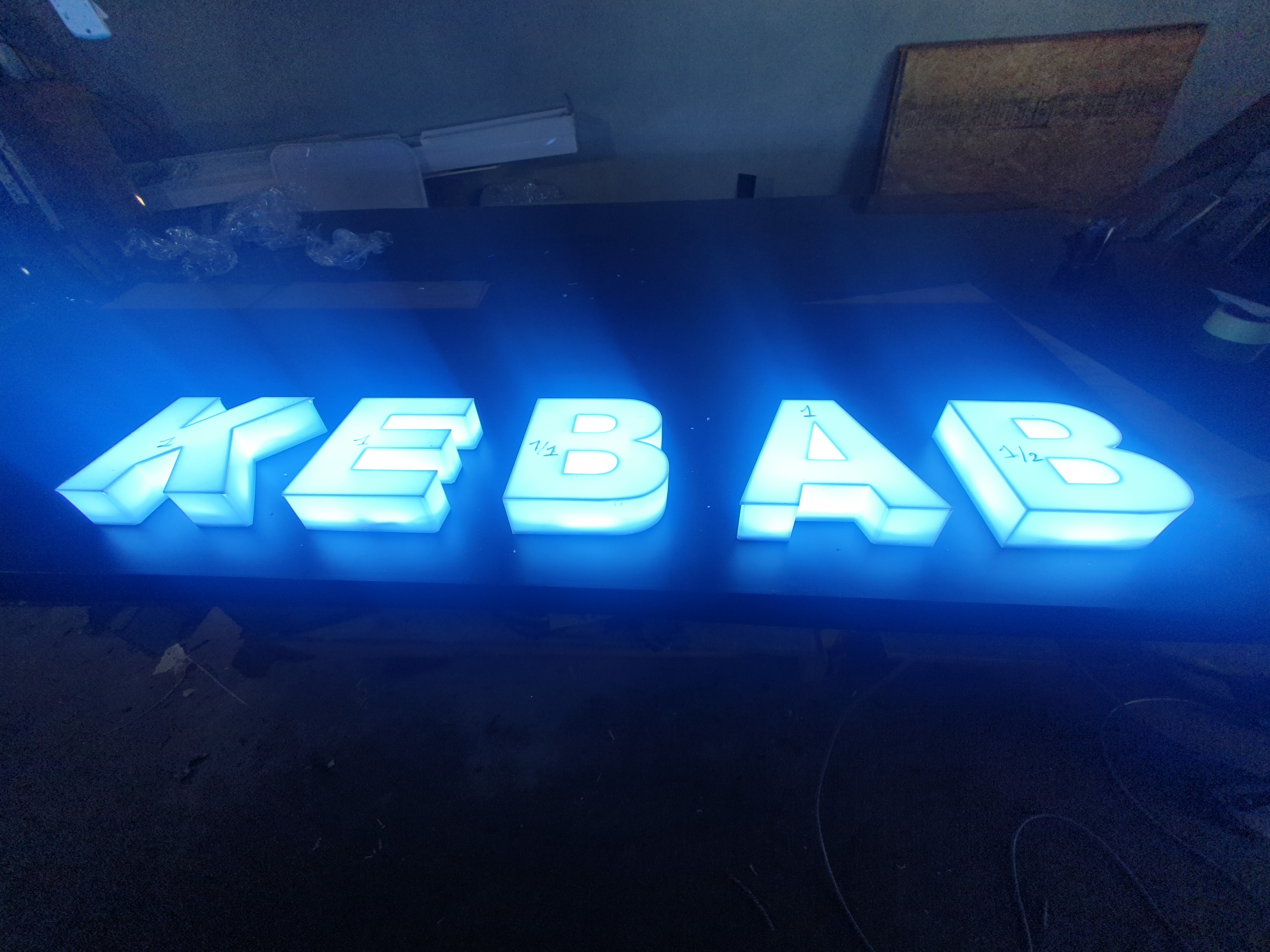 Verlichte letters Zele | Jouw zaak verdient aandacht